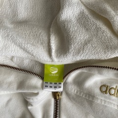 処分❗️ アディダス　パーカーの画像