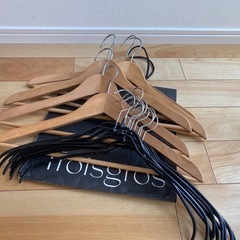 IKEA 木製ハンガー　5点 & MAWAハンガー 10点の画像