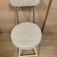 折り畳み椅子の画像