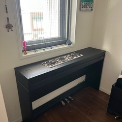電子ピアノ 88鍵 ペダル付きの画像