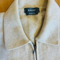 期間限定☆2月15日まで☆BALLY☆ブランド穴補修あり☆メンズXLセーターの画像
