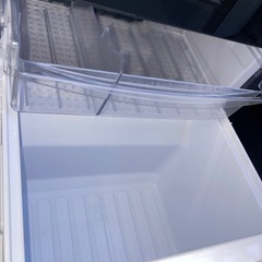 送料・設置込み可🉐表示価格より10%OFF🉐　冷蔵庫　137L SHARP 2018年【分解クリーニング済み】の画像