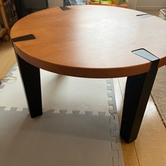 丸テーブルの画像