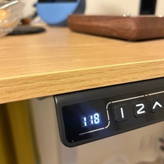 電動昇降式パソコンデスク！の画像