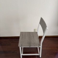 ダイニングテーブルの画像