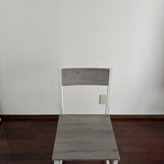 ダイニングテーブルの画像