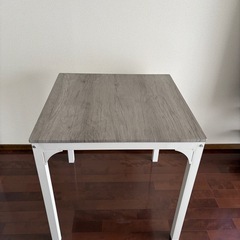 ダイニングテーブルの画像