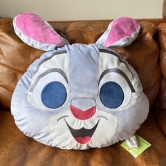 【新品】ズートピア　大きなクッションの画像