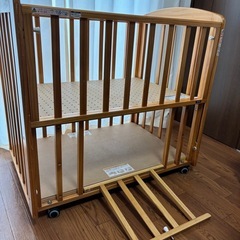 ベビーベッドの画像