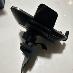 アルファード30系後期　専用の自動開閉ワイヤレス充電器の画像