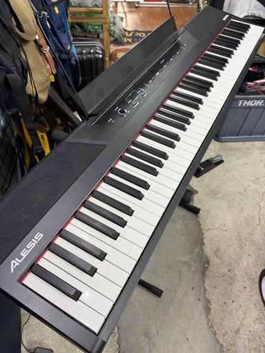 札幌市内配送可 ALESIS アレシス RECITAL 88鍵盤 電子ピアノ スピーカー搭載 譜面台/スタンド/ペダル付き