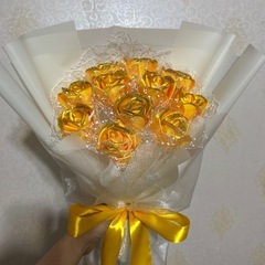 11本黄色バラブーケ　ラメ付き❣️プレゼント 枯れない花 永生バラ 特別な人への画像