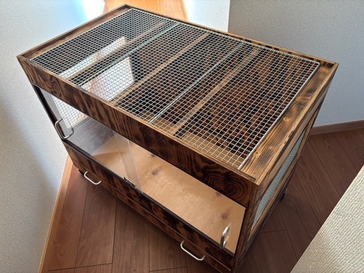 爬虫類　木製ケージ　焼き加工　ソケット、パネヒ中古もあります。