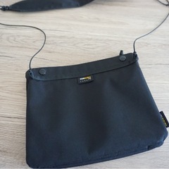 LMC ブラック ショルダーバッグ サコッシュの画像