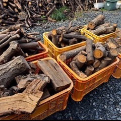軽トラ平積み8000円‼️✨薪‼️✨広葉樹（薪ストーブ、焚き火、キャンプ、BBQ）の画像