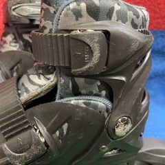 キッズ用 インラインスケート Sサイズ（18.5〜20cm）ブラック×ピンクの画像