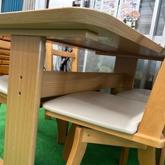 ニトリ/回転チェアー4脚とダイニングテーブルのセットの画像