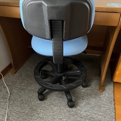 学習机とイスの画像