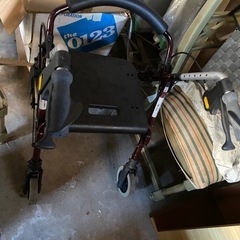 車椅子　　シルバーカーの画像