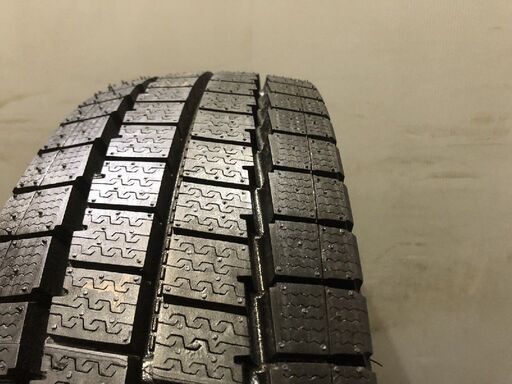 【新品】DUNLOP WINTER MAXX LV01 195/85R15 113/111N LT 15インチ ライトトラック用 スタッドレス 1本 24年製 キャンター等 (VTY024)