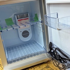 ポータブル冷蔵庫⭐️AC電源でクルマにも⭐️超美品！！！の画像