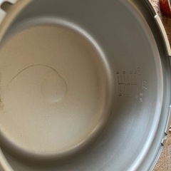 レトロな電気圧力鍋。美品の画像