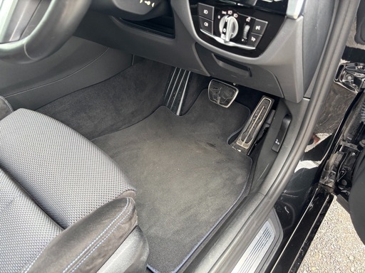BMW 523i Mスポーツ
