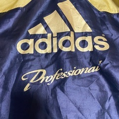 その他品掲載有り　adidas アディダスプロフェッショナル　メンズ　レディース　ウインドブレーカー　ジャンバー　黒金　ブラック　野球やサッカーにも使えます！　サイズはMかL の画像