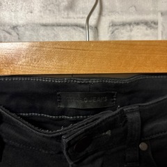 UNIQLOダメージスキニーパンツの画像