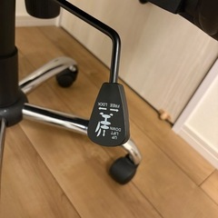 高さの変えられるデスクチェアの画像