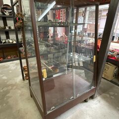 ガラスのショーケースの画像