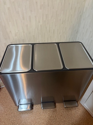 3分割 ゴミ箱  ペダル式ゴミ箱 ダストボックス 
ステンレス 45L