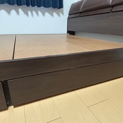 ダブルベッドフレーム コンセント付きの画像