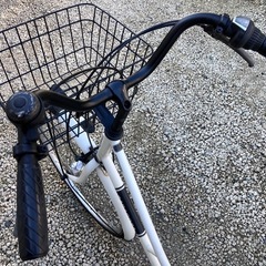 688、ママチャリ27インチホワイトの画像
