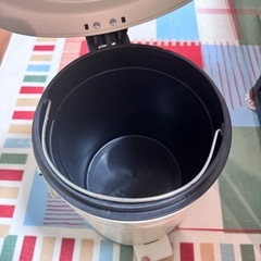 ニトリ製 ゴミ箱（金属製） の画像