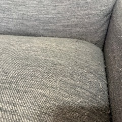 グレー カウチソファの画像