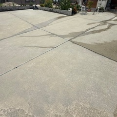 コンクリート面の洗浄(駐車場)の画像