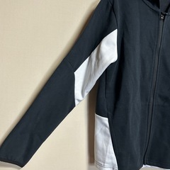 PUMA ブラック/ホワイト パーカー　160cmの画像