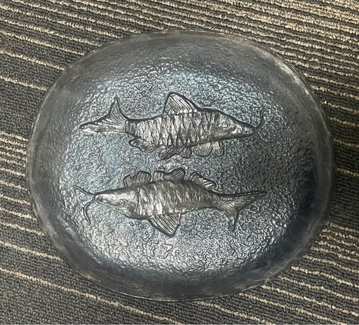 古着　魚の彫刻付き　ガラス皿 木製スタンド付き