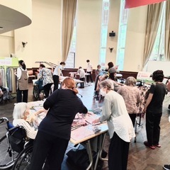 【4月スタート｜単発】【4〜6時間で1万円】服の販売サポート・搬入スタッフ、平日稼働可能な方（男性歓迎）の画像