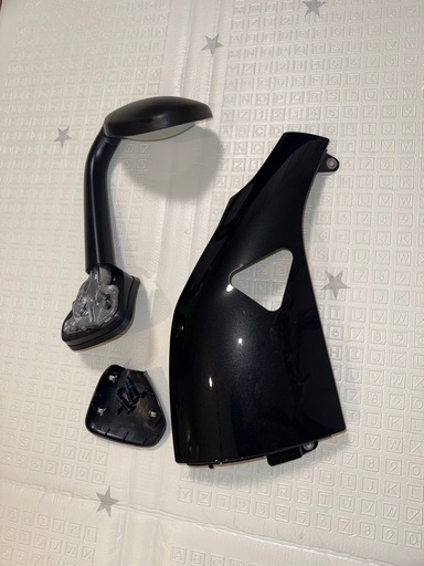 【新車外し】200系 ハイエース ダークプライム8型ガッツミラー コーナーパネル