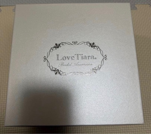 結婚式用　シルバー 花模様 ティアラ