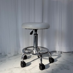 【キャスター付き】イス(椅子)傷アリの画像