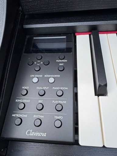 新品同様ヤマハ電子ピアノ中古美品YAMAHA  CLP-735B 2021年製　高低調整可能椅子付き 