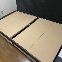 ダブルベッドの画像