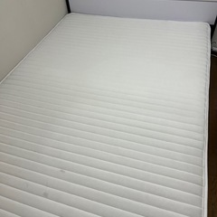 ダブルベッドの画像