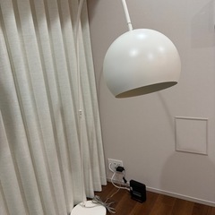 IKEA スタンドライトの画像