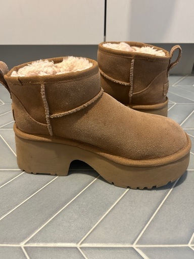 UGG 厚底ブーツ