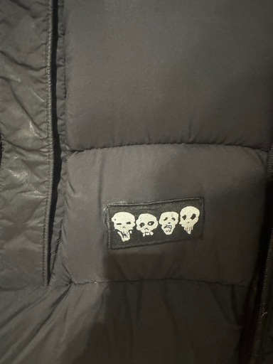 MONCLER ブラック ダウンジャケット
