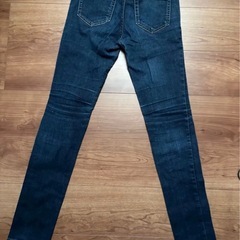 スキニーパンツの画像